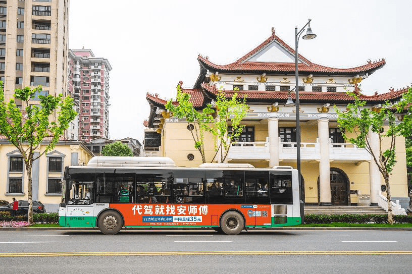 武漢公交車巴士廣告價(jià)格收費(fèi)多少錢？武漢公交車身廣告案例優(yōu)勢(shì)