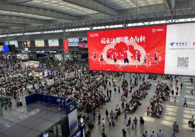 上海虹橋高鐵站進站候車吊旗燈箱廣告，上海虹橋火車站廣告價格